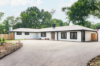 3N544 Bittersweet Rd, Saint Charles, IL 60175