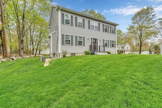 32 Milford St, Medway, MA 02053