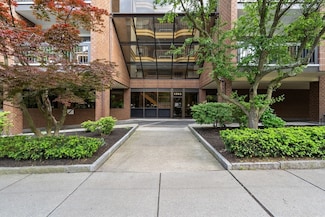 1265 Beacon St Unit 901, Brookline, MA 02446