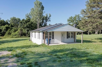 17931 Hollingsworth Rd, Tonganoxie, KS 66086
