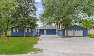 1001 W Dianne Ln, Mahomet, IL 61853