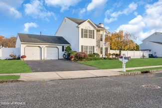 10 Crossbrooke Ct, Howell, NJ 07731
