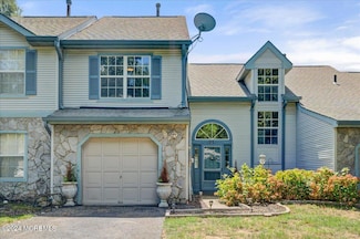 21 Madison Ct, Manalapan, NJ 07726