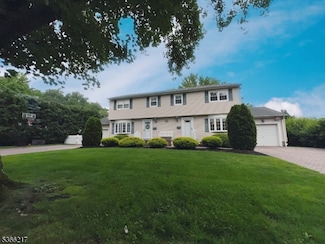 63 Primrose Ln, Paramus, NJ 07652