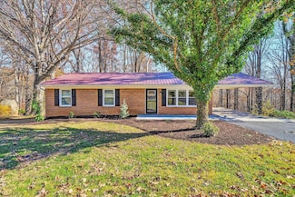 61 Edgehill Dr, Martinsville, VA 24112