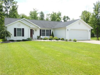 35 Roaming Rock Blvd, Roaming Shores, OH 44085
