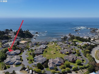 221 Schooner Bay Dr, Brookings, OR 97415