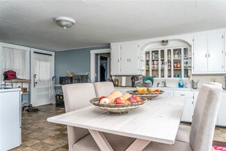 34 Spring St, New Market, NH 03857