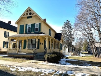 6 Fountain St, Clinton, NY 13323