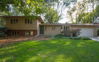 304 E Oneil Dr, Ames, IA 50010