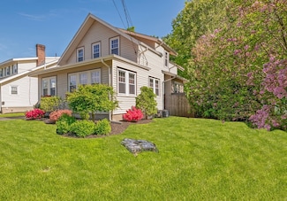 6 Hanson St, Wakefield, MA 01880