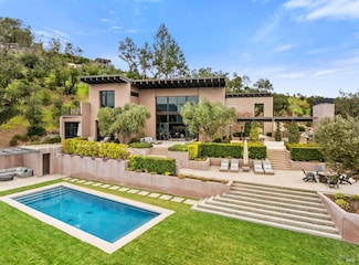 860 Meadowood Ln, Saint Helena, CA 94574
