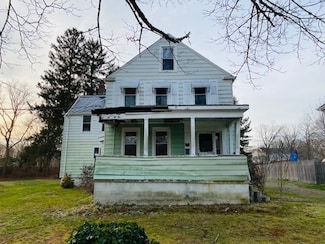 86 Elm St, Swansea, MA 02777