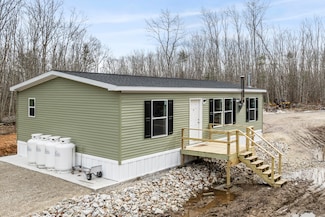 35 Hutchings Rd, Nobleboro, ME 04555
