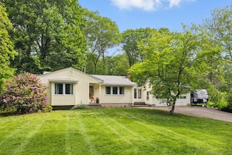88 Dutton Rd, New Hartford, CT 06057