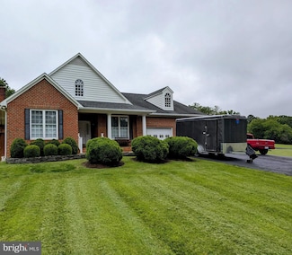 7054 Lakeview Dr, Warrenton, VA 20187