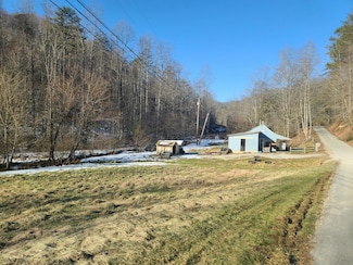 2839 Teges Creek Rd, Manchester, KY 40962