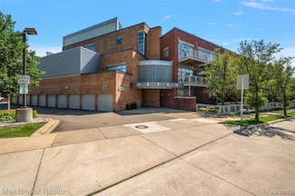322 E Harrison Ave Unit 18, Royal Oak, MI 48067
