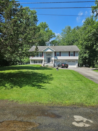 215 Sycamore Dr, New Windsor, NY 12553