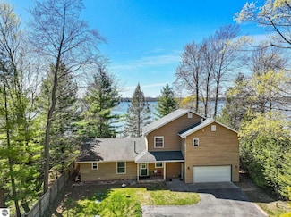 4306 Central Park Dr, Grawn, MI 49637