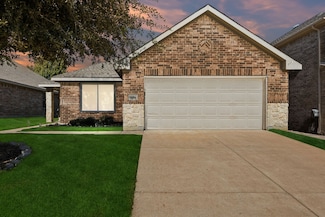 9428 Tierra Verde Dr, Fort Worth, TX 76177