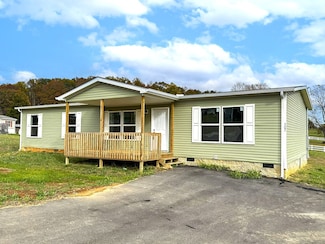 303 Bungalow Dr, Dandridge, TN 37725