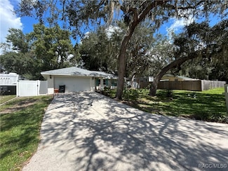 10077 E Lake Estates Dr, Inverness, FL 34450