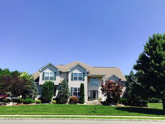 8 Woodview Dr, Howell, NJ 07731