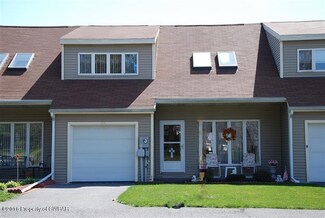 615 Willow Crest Dr, Pittston, PA 18640