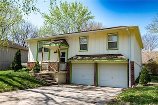 208 Valley Dr, Grain Valley, MO 64029