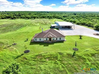 7803 U S 181, Falls City, TX 78113