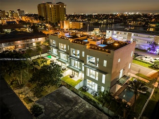 1002 N Riverside Dr, Pompano Beach, FL 33062