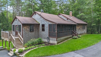 34 Main Rd, Chesterville, ME 04938