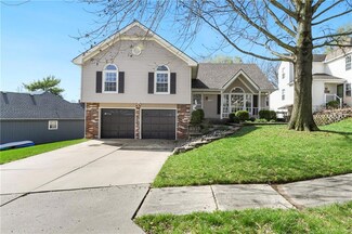8007 NW 70th St, Kansas City, MO 64152