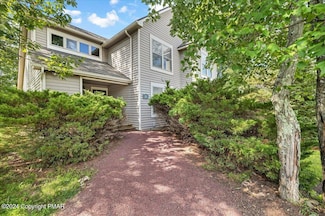 183 Hawthorne Ct, Tannersville, PA 18372