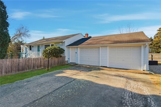 382 Beavertail Rd, Jamestown, RI 02835