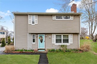 52 Spindrift Dr, Saunderstown, RI 02874