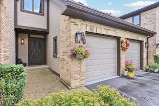 1679 Pebble Beach Dr, Hoffman Estates, IL 60169