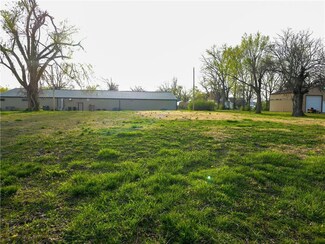 124 S Mulberry St, Ottawa, KS 66067