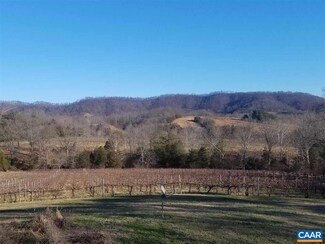 250 Honeysuckle Ln, Roseland, VA 22967
