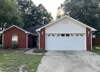 515 Hyde Park Dr, Crestview, FL 32539