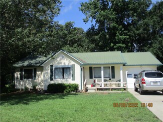 844 W Union Rd, West Union, SC 29696