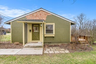 2338 Parkwood Ave, Ann Arbor, MI 48104