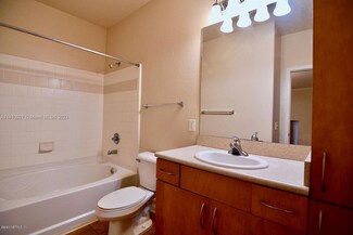 8290 Gate Pkwy W Unit 216, Jacksonville, FL 32216