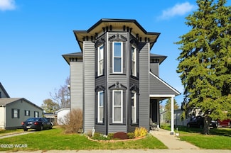 206 W Pike St, Jackson Center, OH 45334