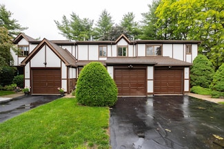 28 Amber Ct, Poughkeepsie, NY 12603