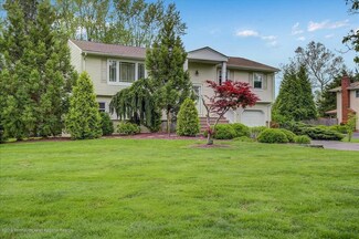 4 Sandybrook Rd, Manalapan, NJ 07726