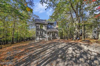 112 Rainbow Dr, Lackawaxen, PA 18435