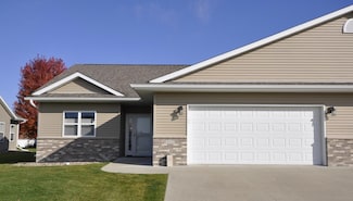 802 Escalade Ln SE, Owatonna, MN 55060