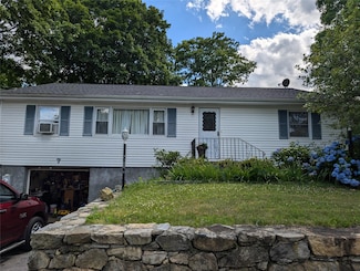 7 Sunset Dr, Yorktown Heights, NY 10598